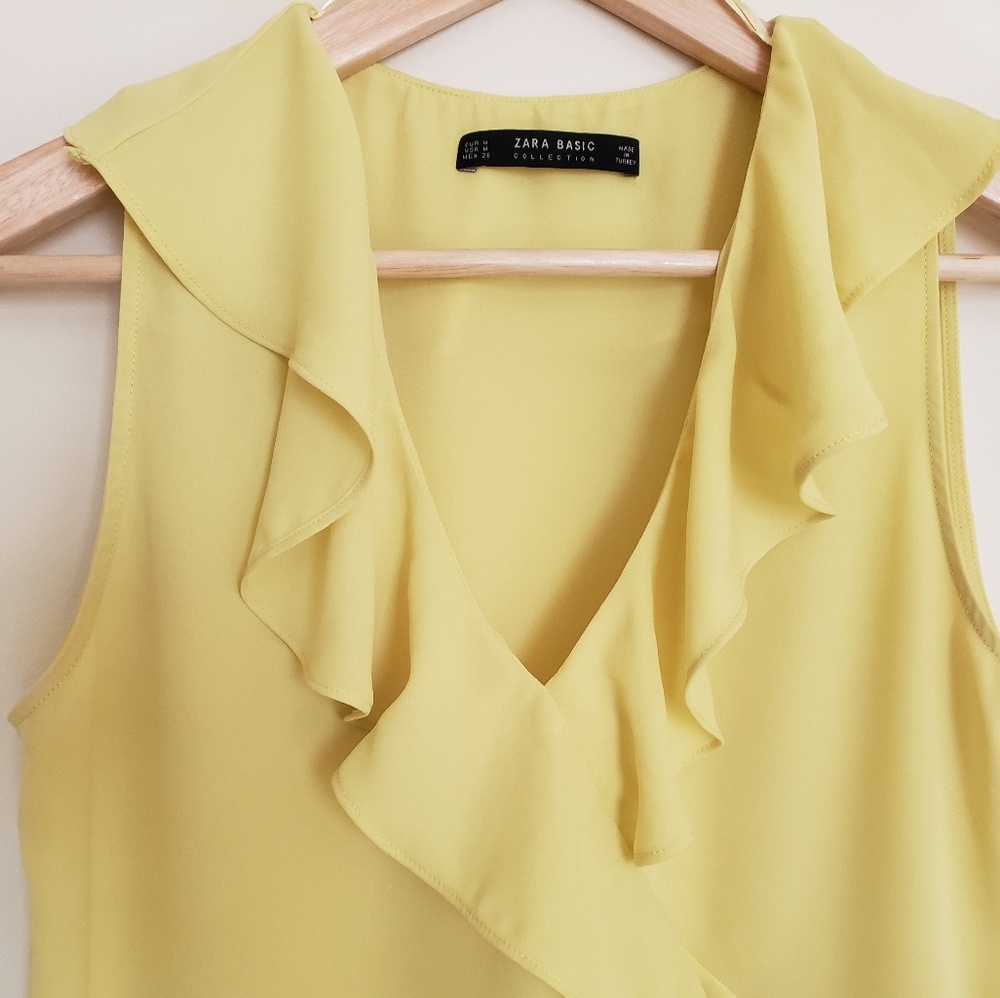 Zara flutter Top V Neck - Picture 2 of 4